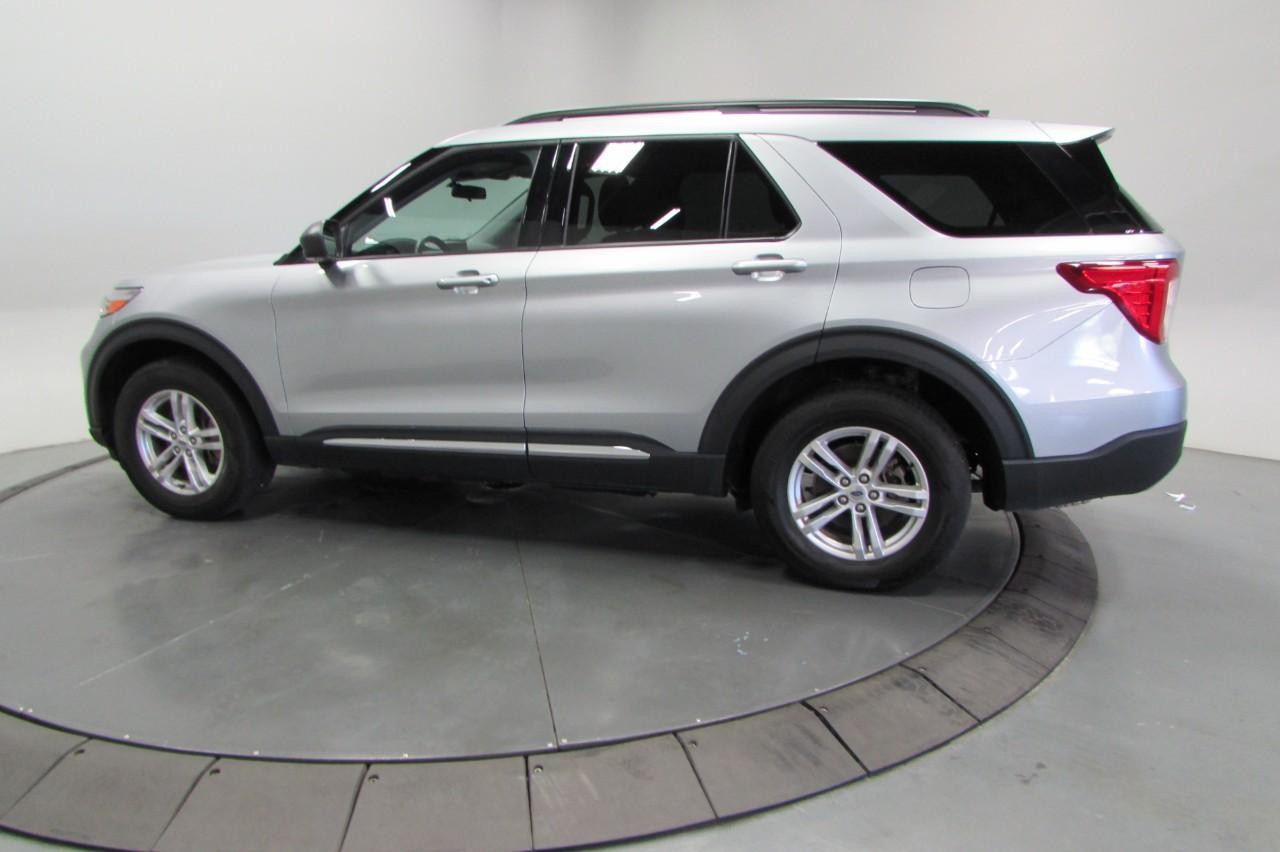 2023 Iconic Silver Metallic Ford Explorer XLT 4X4 SUV
