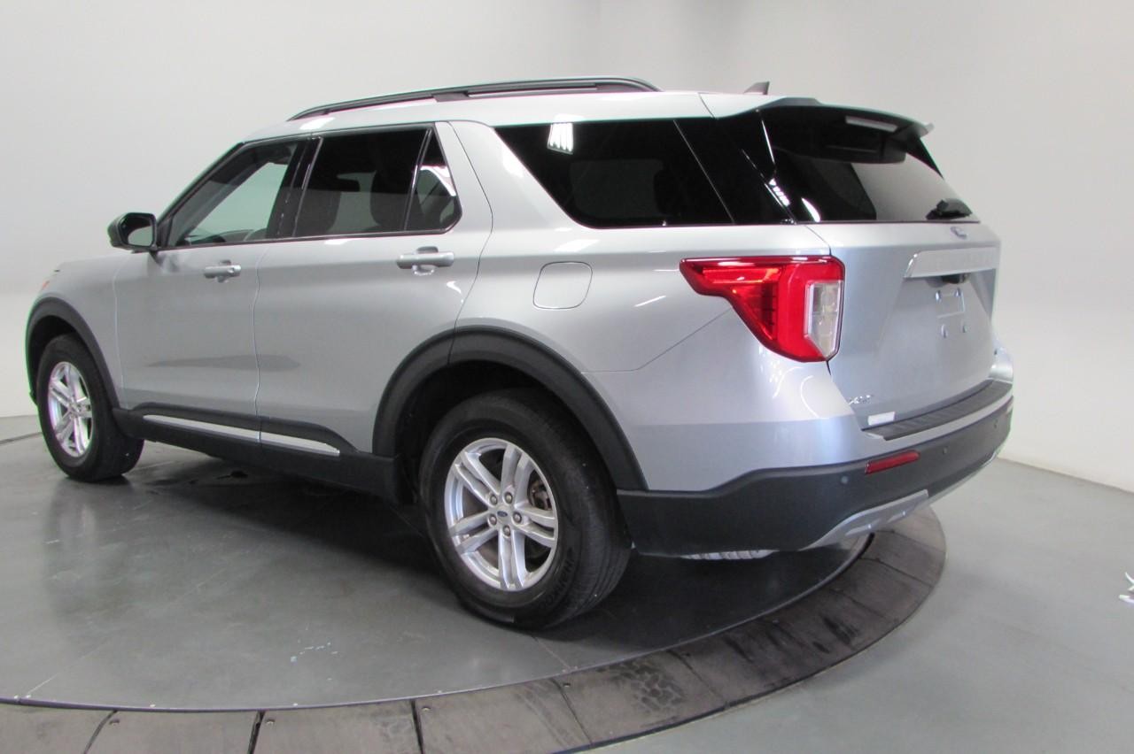 2023 Iconic Silver Metallic Ford Explorer XLT 4X4 SUV