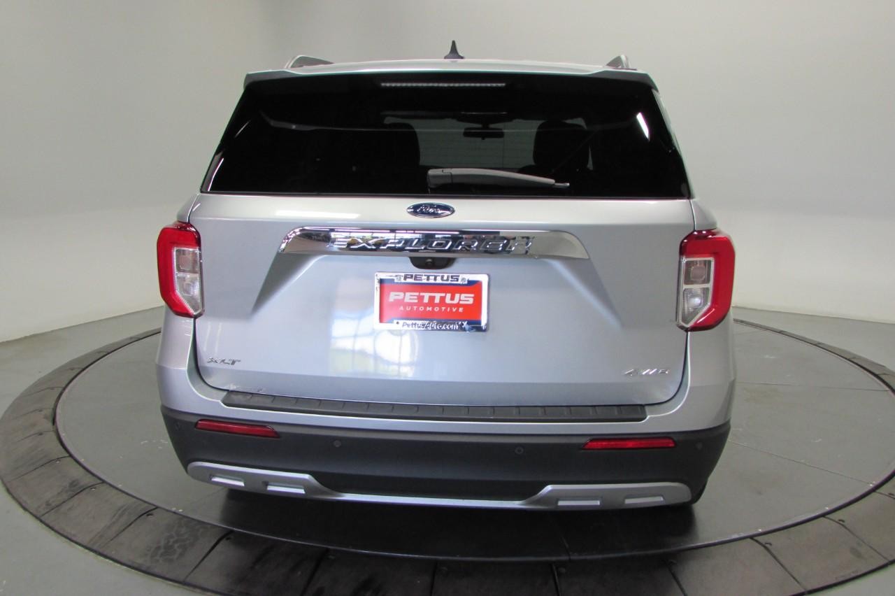 2023 Iconic Silver Metallic Ford Explorer XLT 4X4 SUV
