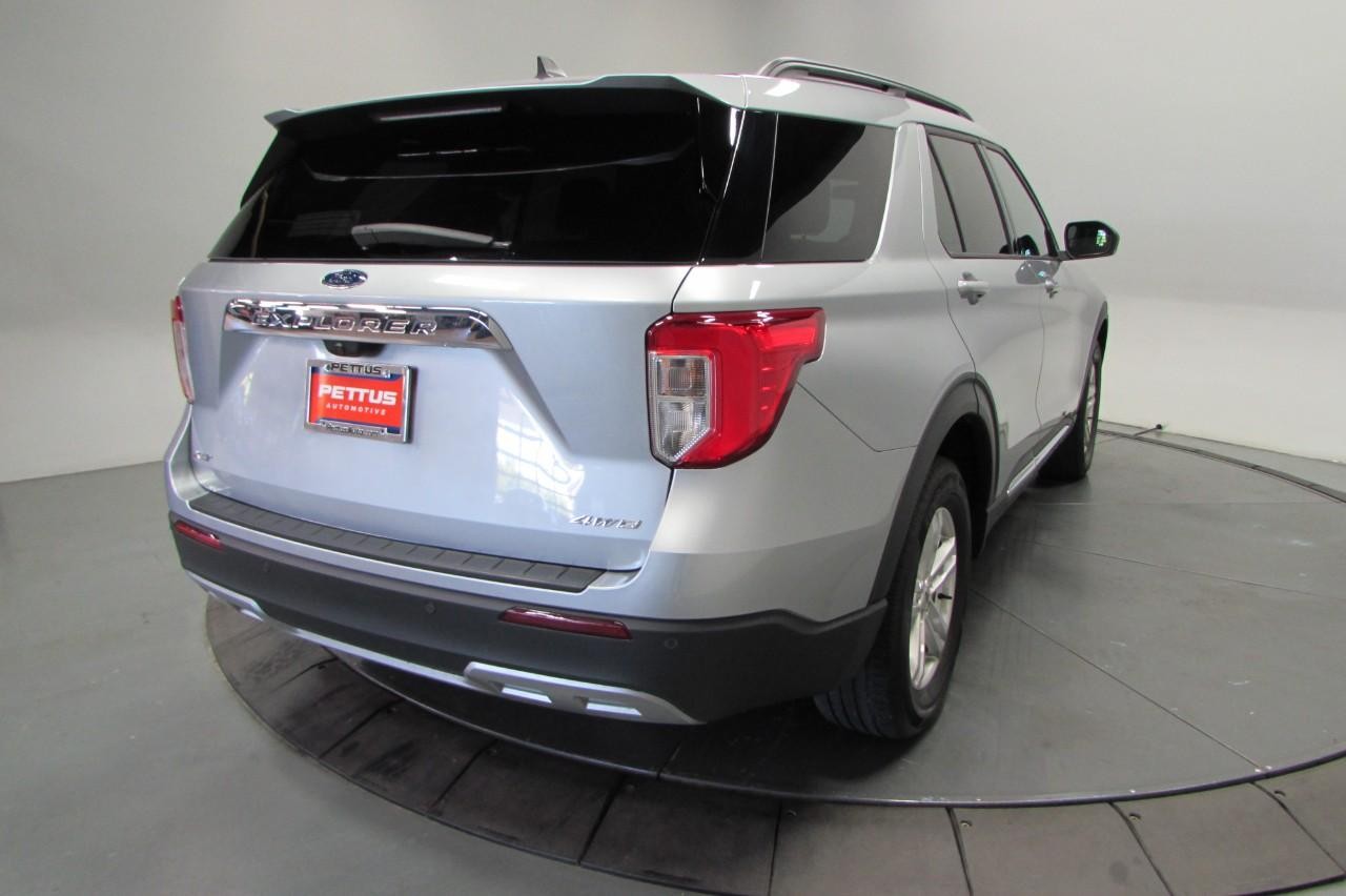 2023 Iconic Silver Metallic Ford Explorer XLT 4X4 SUV