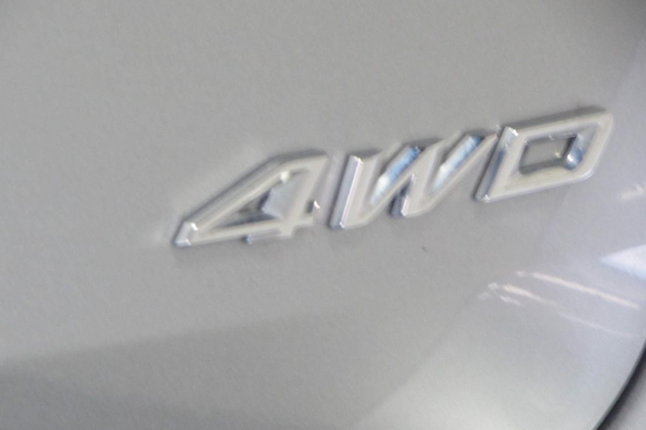 2023 Iconic Silver Metallic Ford Explorer XLT 4X4 SUV