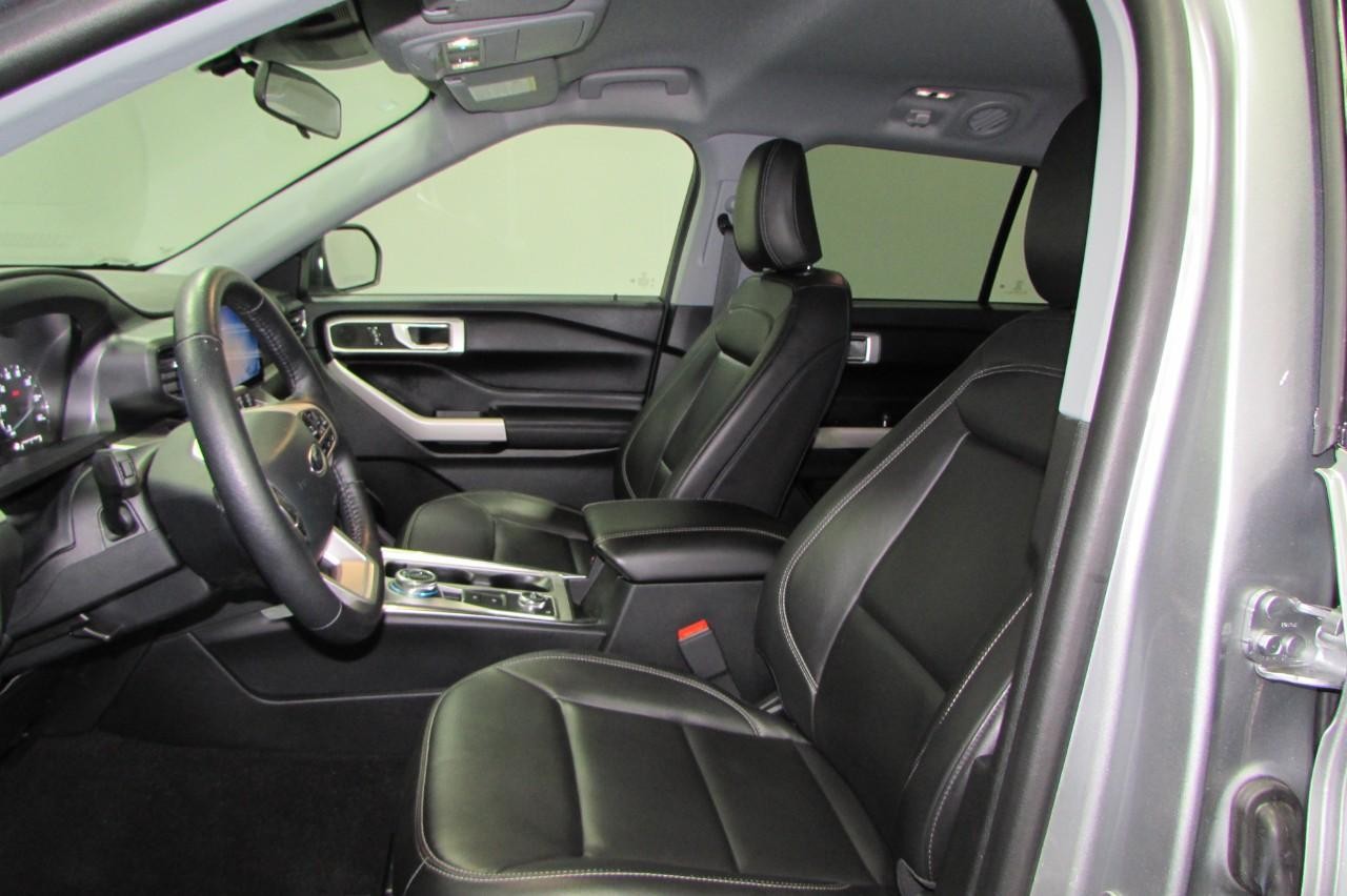 2023 Iconic Silver Metallic Ford Explorer XLT 4X4 SUV