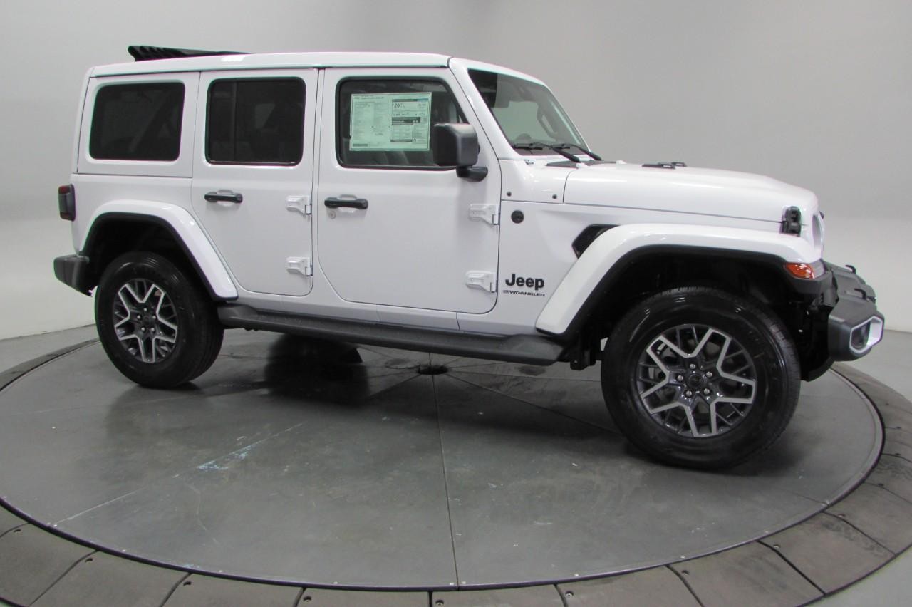 2025 Bright White Clearcoat Jeep Wrangler Sahara 4X4 SUV