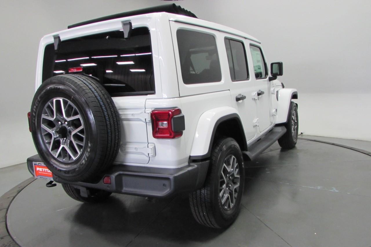 2025 Bright White Clearcoat Jeep Wrangler Sahara 4X4 SUV