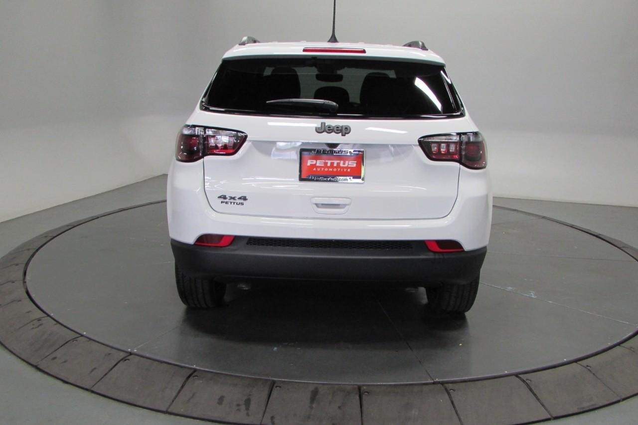 2025 Bright White Clearcoat Jeep Compass Latitude 4X4 SUV
