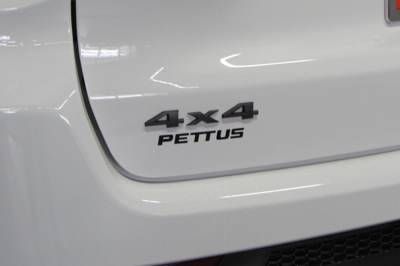 2025 Bright White Clearcoat Jeep Compass Latitude 4X4 SUV