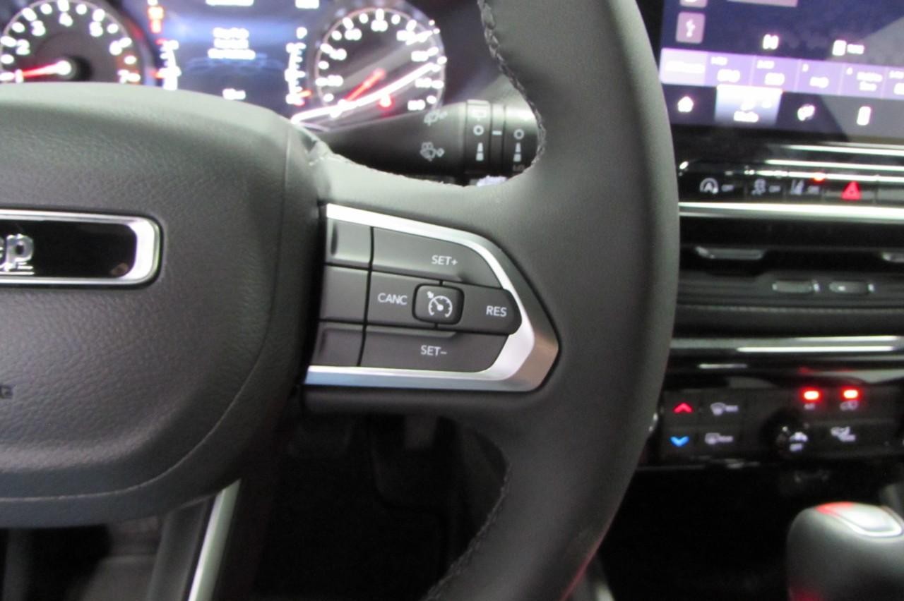 2025 Bright White Clearcoat Jeep Compass Latitude 4X4 SUV