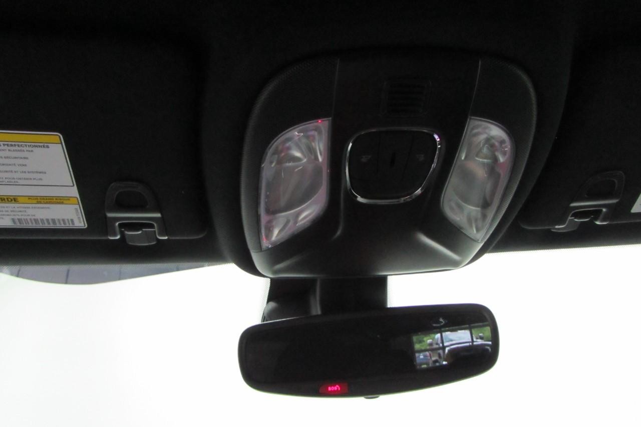 2025 Bright White Clearcoat Jeep Compass Latitude 4X4 SUV
