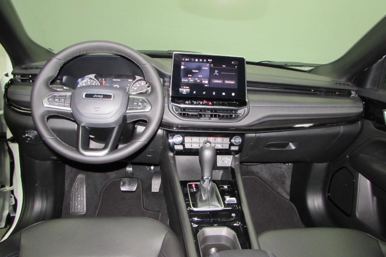 2025 Bright White Clearcoat Jeep Compass Latitude 4X4 SUV