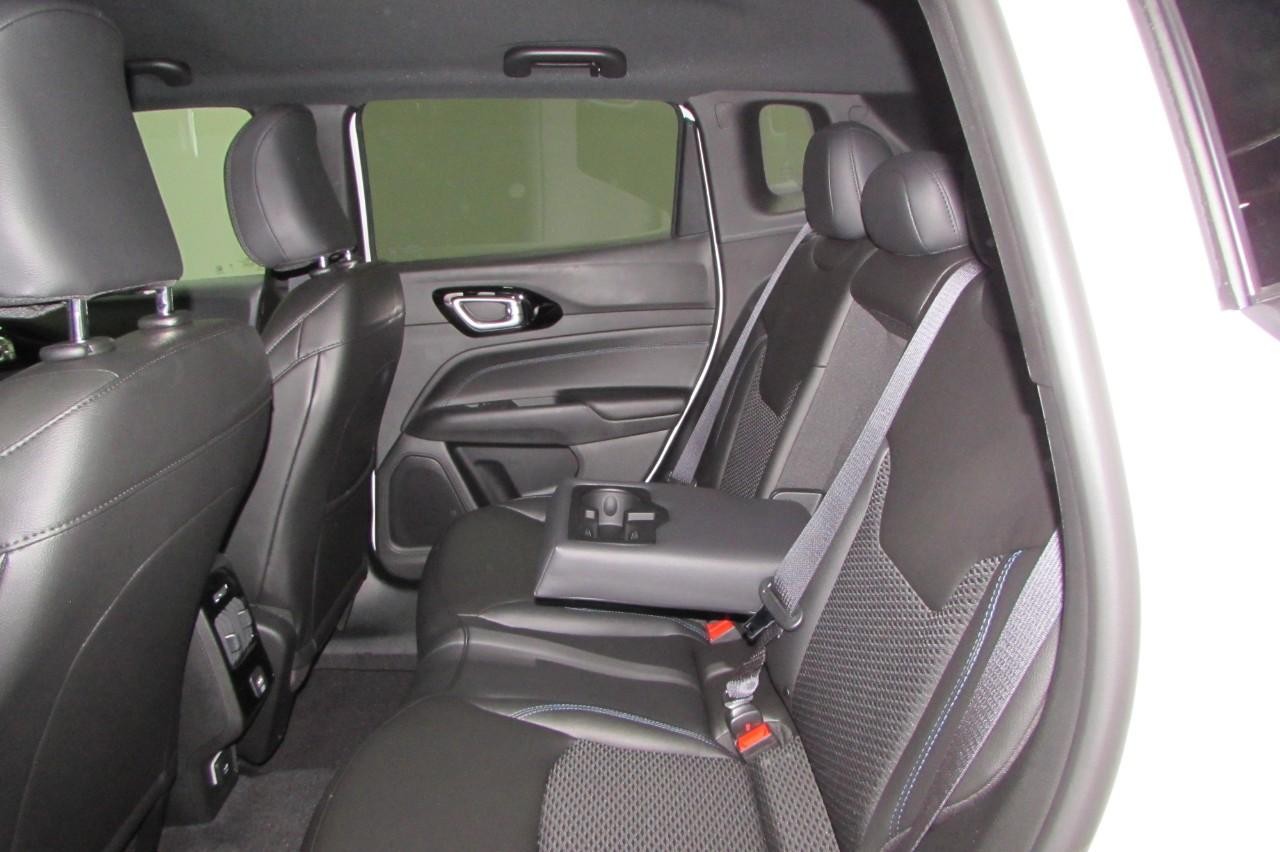 2025 Bright White Clearcoat Jeep Compass Latitude 4X4 SUV