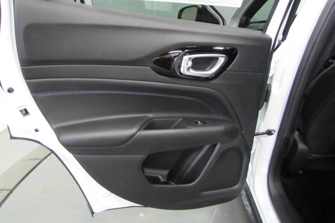 2025 Bright White Clearcoat Jeep Compass Latitude 4X4 SUV