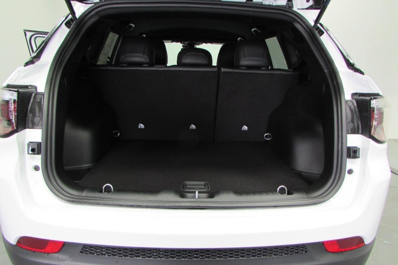 2025 Bright White Clearcoat Jeep Compass Latitude 4X4 SUV