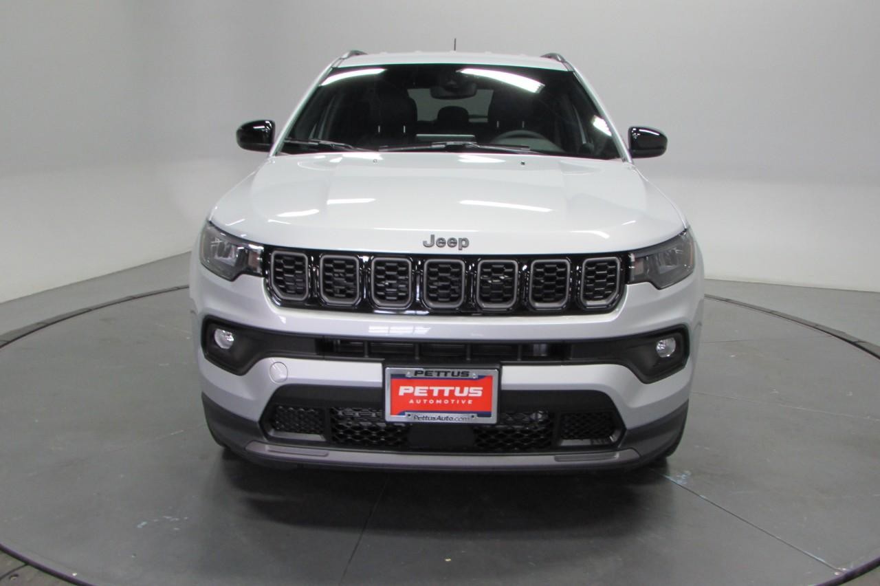2025 Silver Zynith Metallic Clearcoat Jeep Compass Latitude 4X4 SUV