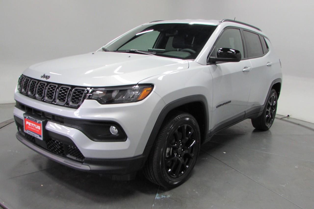 2025 Silver Zynith Metallic Clearcoat Jeep Compass Latitude 4X4 SUV