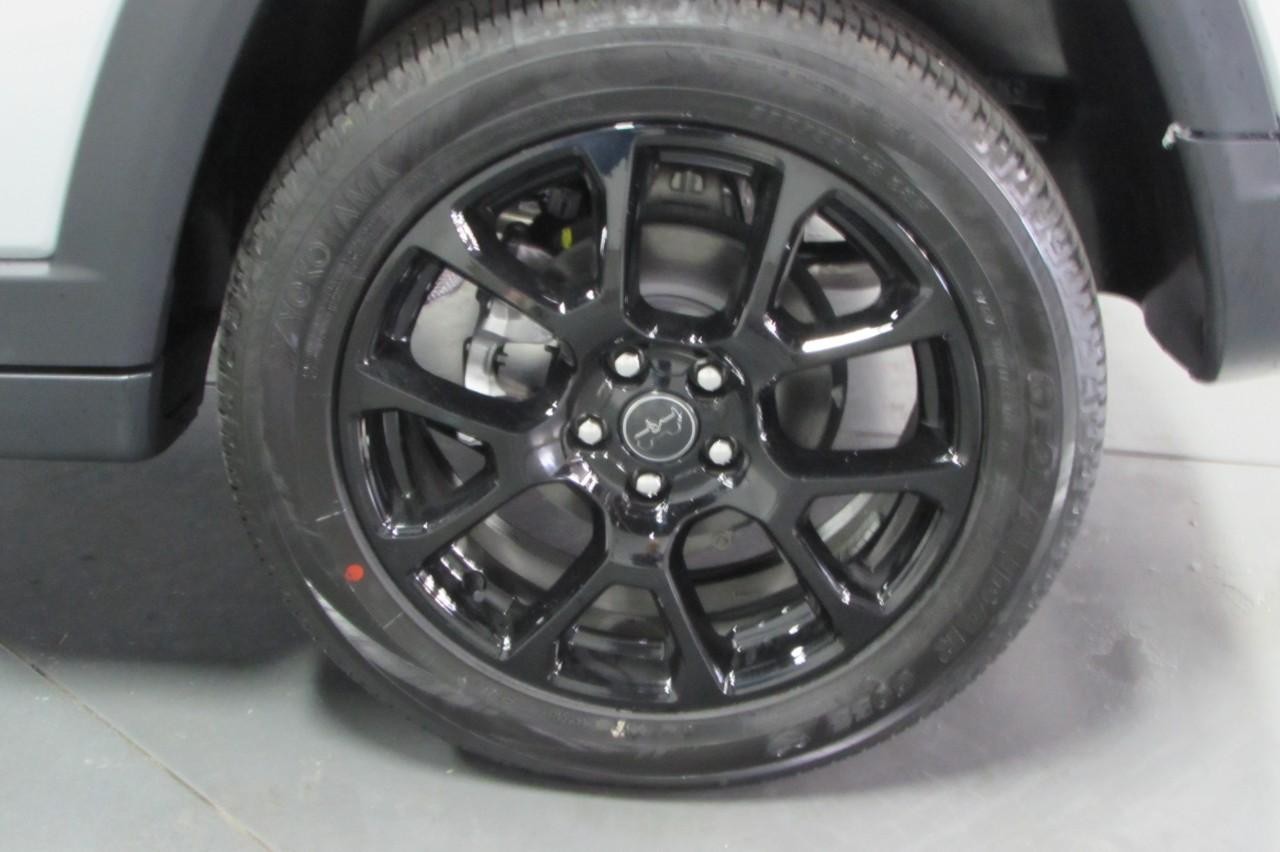 2025 Silver Zynith Metallic Clearcoat Jeep Compass Latitude 4X4 SUV
