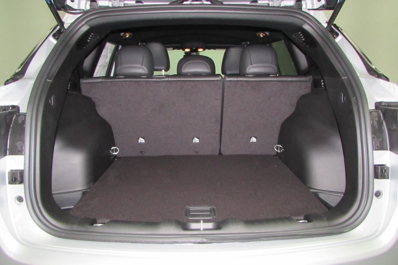 2025 Silver Zynith Metallic Clearcoat Jeep Compass Latitude 4X4 SUV