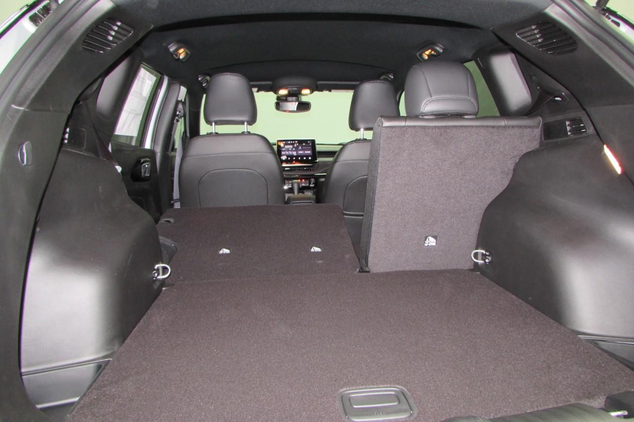 2025 Silver Zynith Metallic Clearcoat Jeep Compass Latitude 4X4 SUV