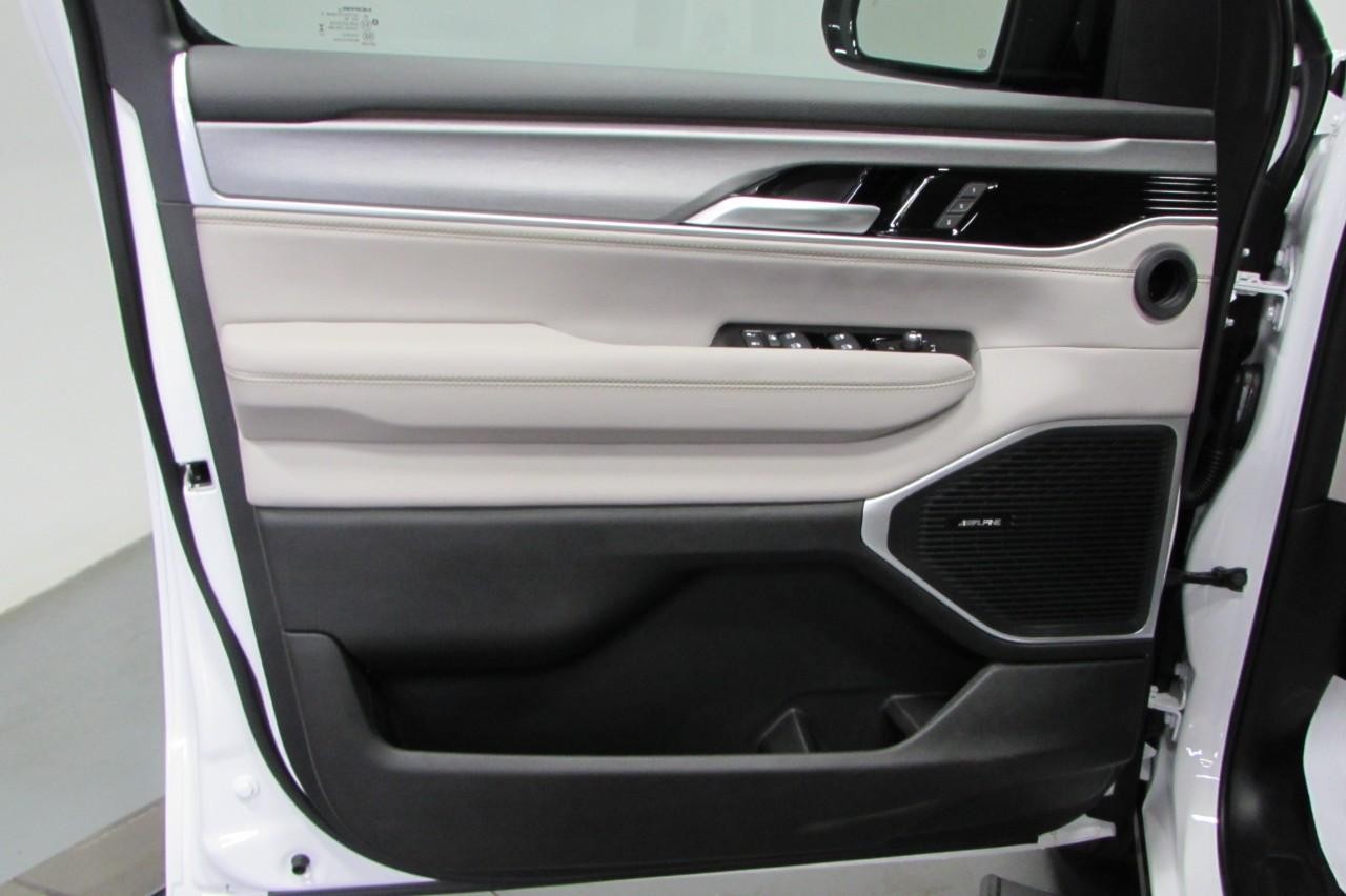 2025 Bright White Clearcoat Jeep Wagoneer Series II 4X4 SUV
