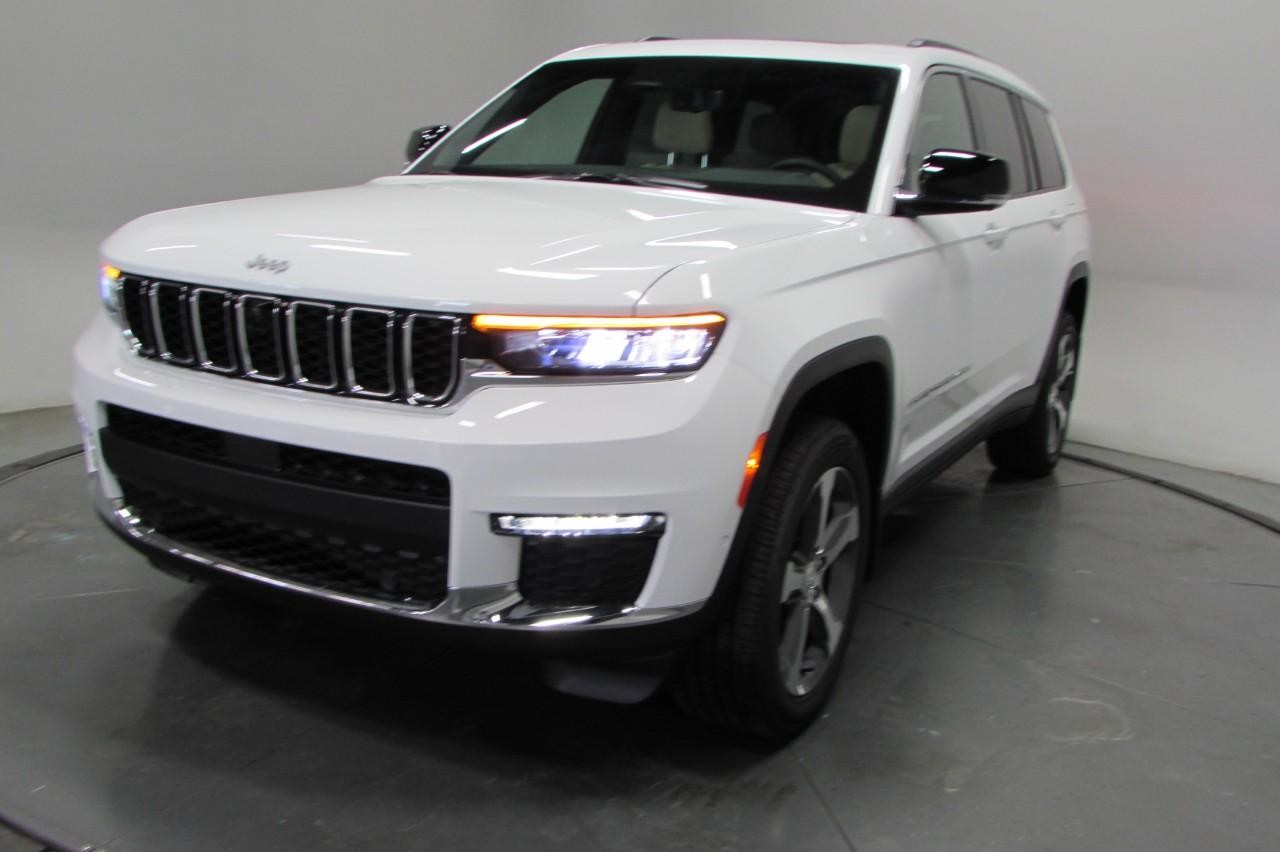 2025 Bright White Clearcoat Jeep Grand Cherokee L Limited 4X4 SUV