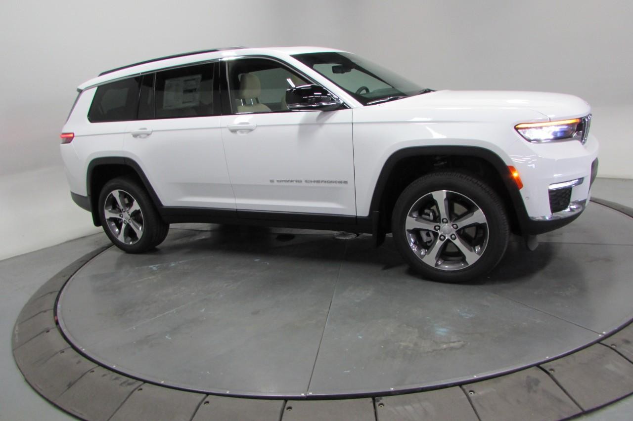 2025 Bright White Clearcoat Jeep Grand Cherokee L Limited 4X4 SUV