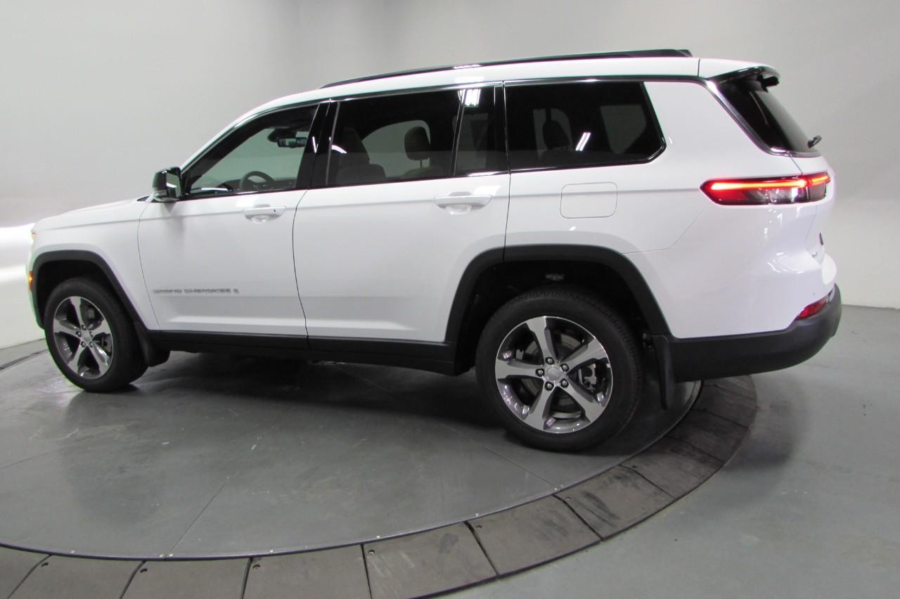 2025 Bright White Clearcoat Jeep Grand Cherokee L Limited 4X4 SUV