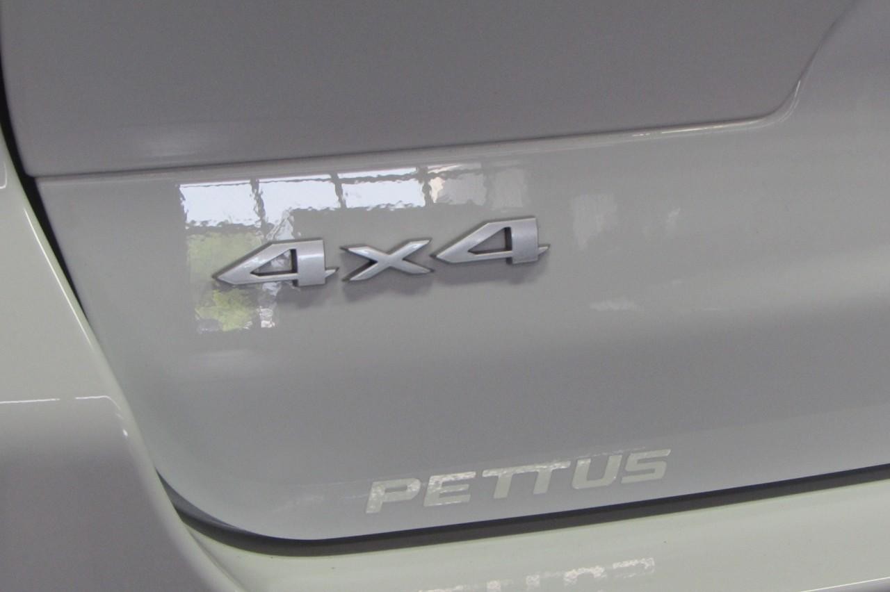 2025 Bright White Clearcoat Jeep Grand Cherokee L Limited 4X4 SUV