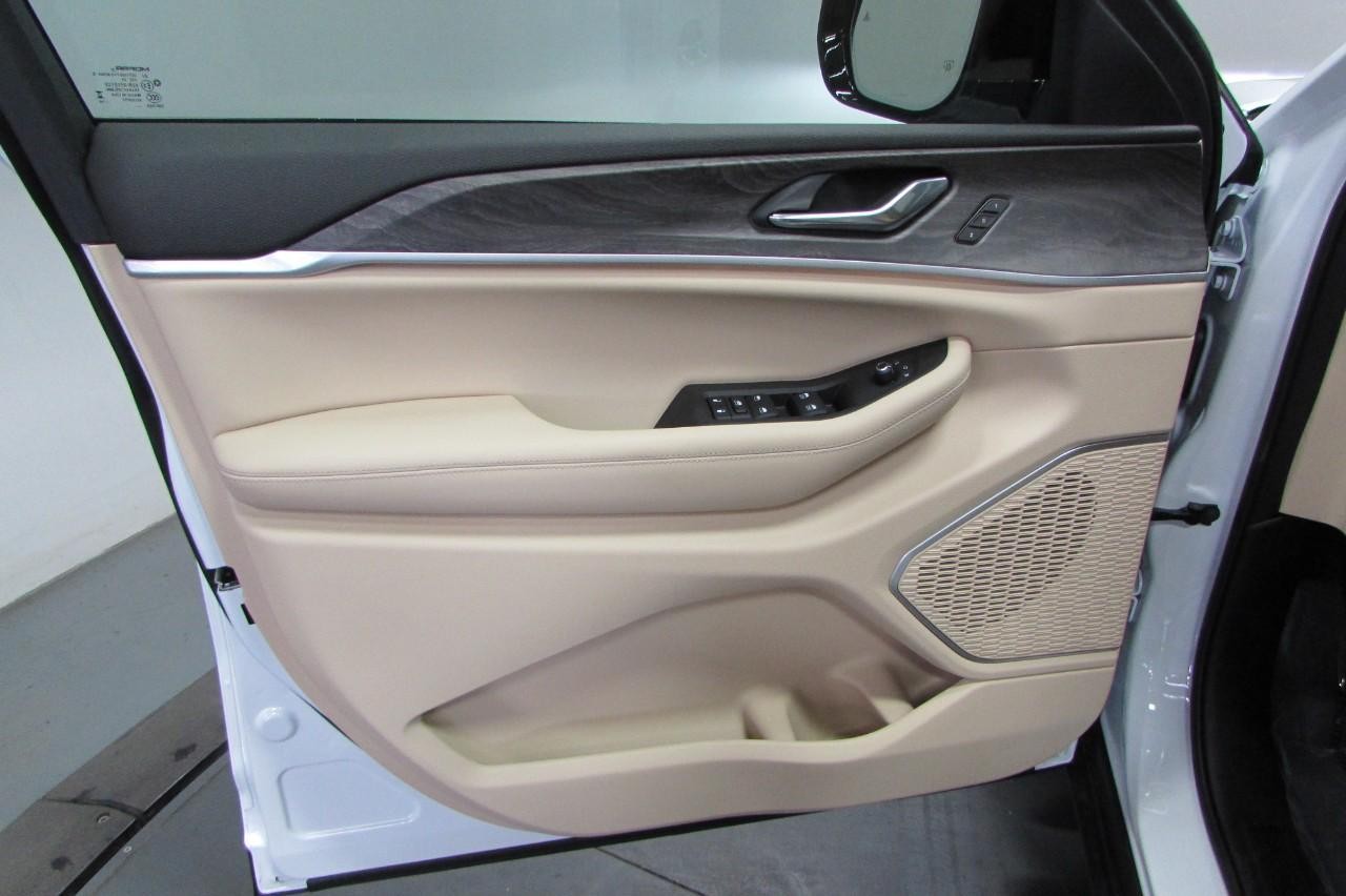 2025 Bright White Clearcoat Jeep Grand Cherokee L Limited 4X4 SUV