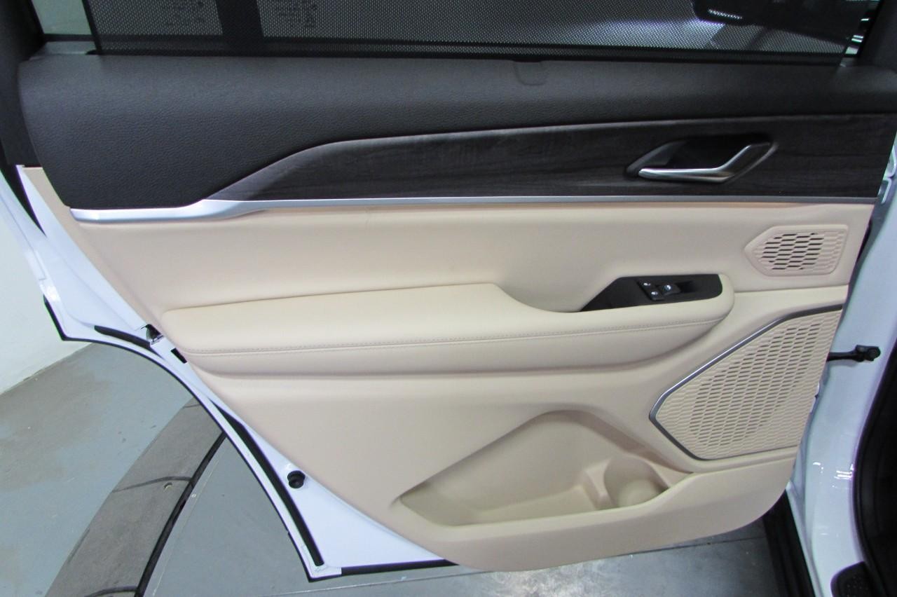 2025 Bright White Clearcoat Jeep Grand Cherokee L Limited 4X4 SUV