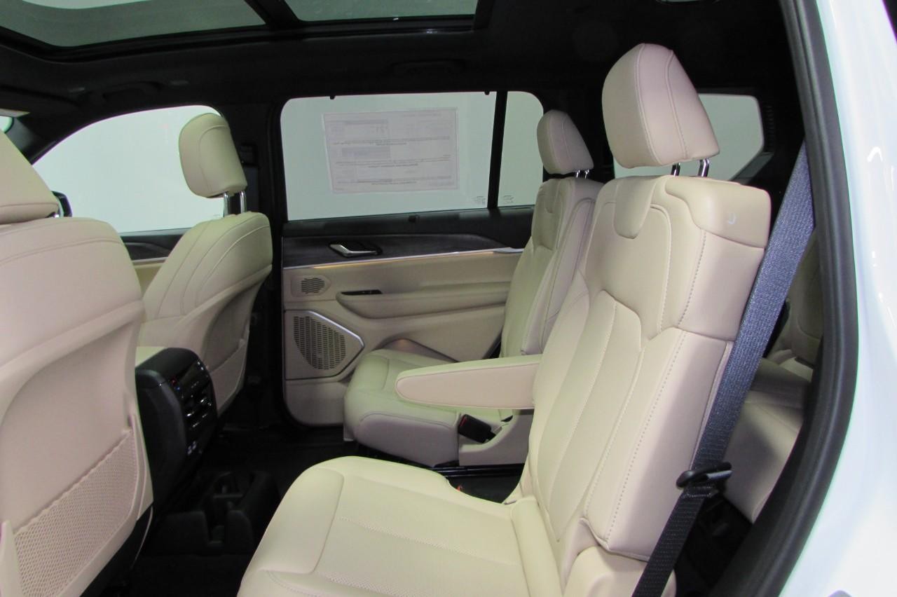 2025 Bright White Clearcoat Jeep Grand Cherokee L Limited 4X4 SUV