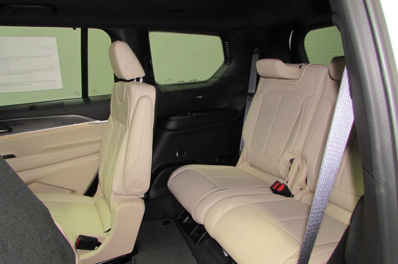 2025 Bright White Clearcoat Jeep Grand Cherokee L Limited 4X4 SUV