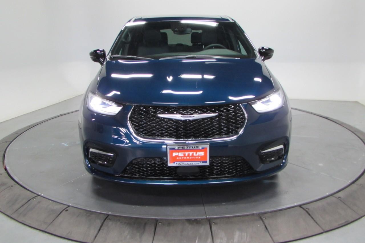 2025 Chrysler Pacifica photo 2