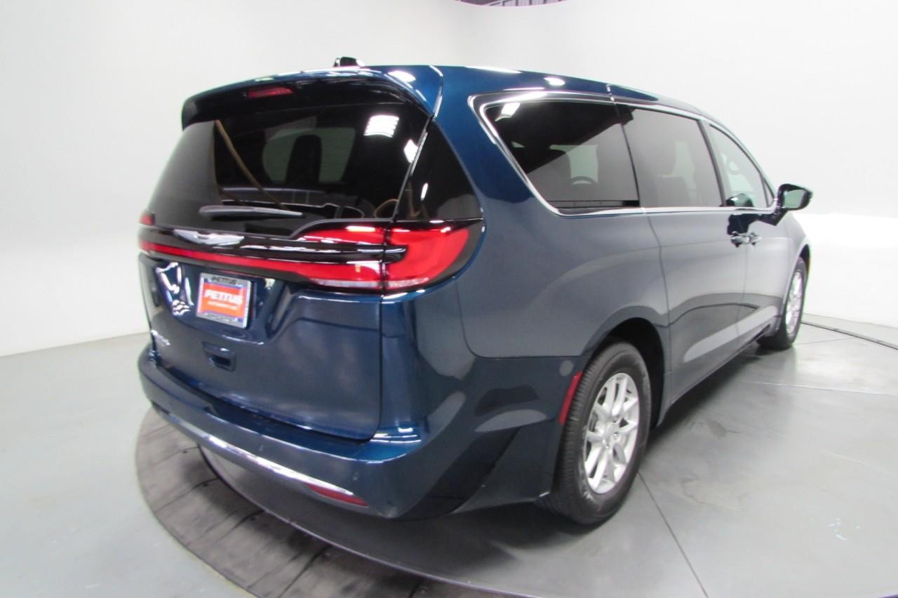2025 Chrysler Pacifica photo 8