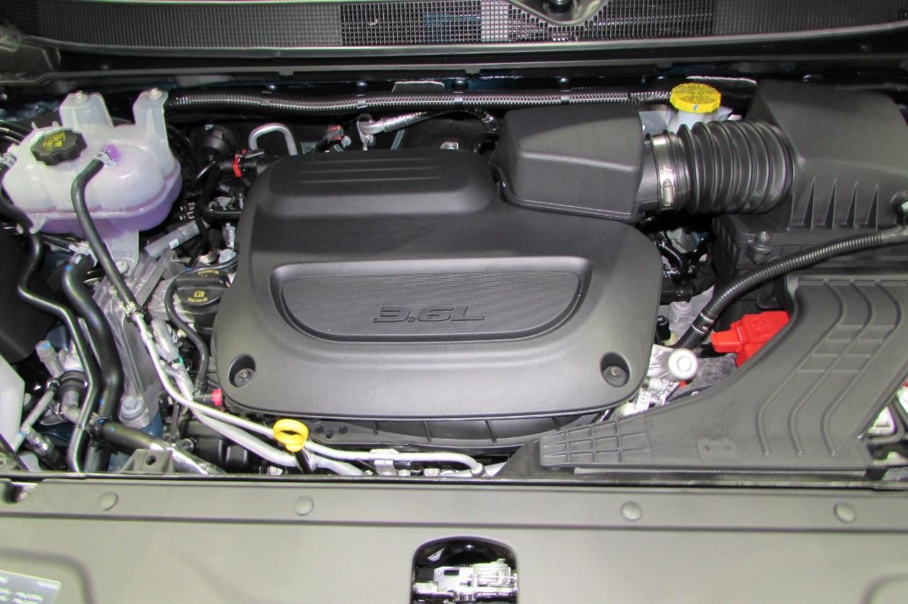 2025 Chrysler Pacifica photo 9