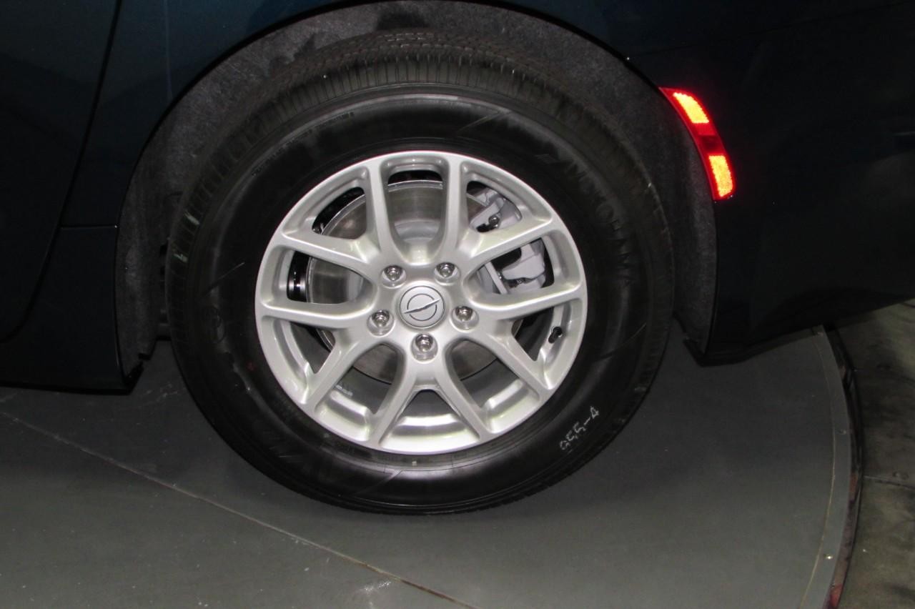 2025 Chrysler Pacifica photo 10