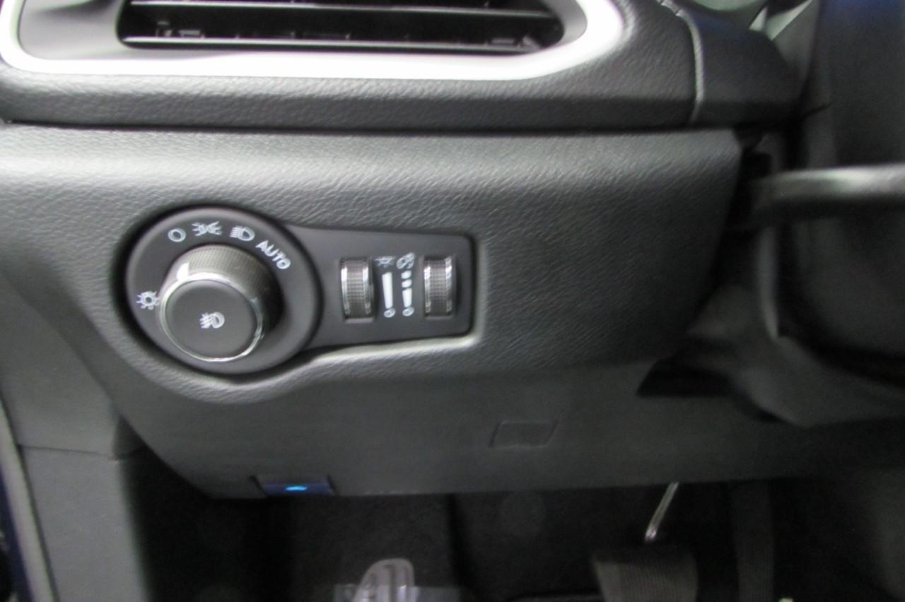 2025 Chrysler Pacifica photo 13