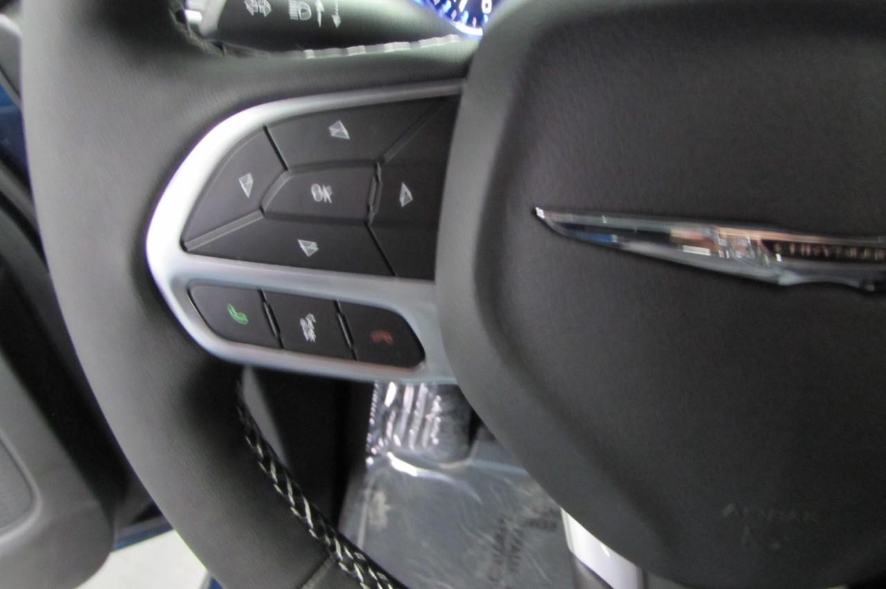 2025 Chrysler Pacifica photo 15