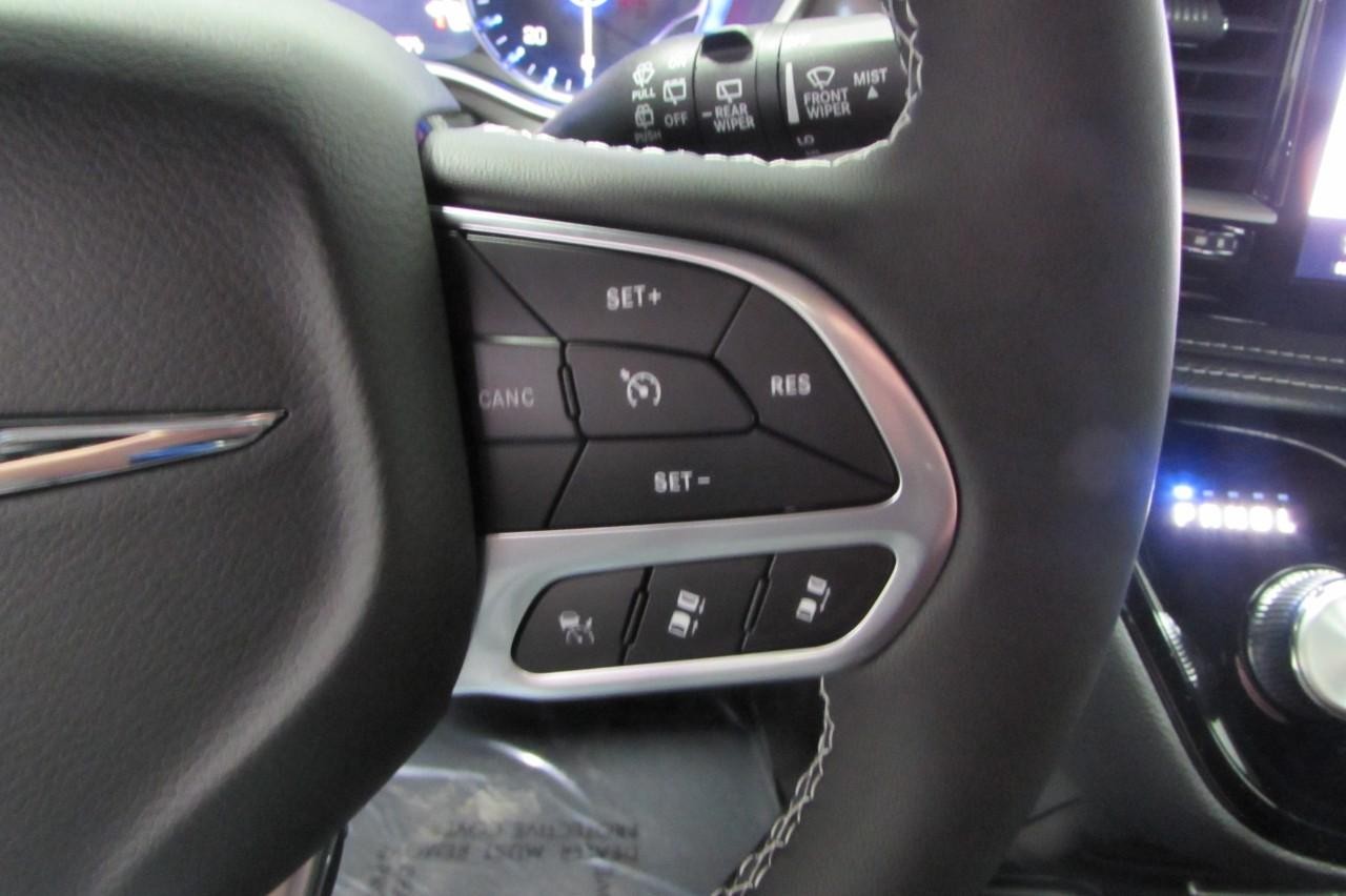 2025 Chrysler Pacifica photo 16