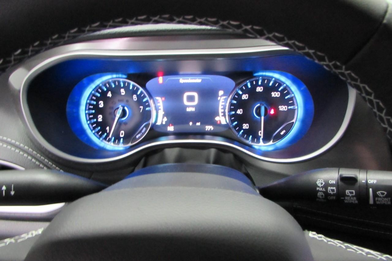 2025 Chrysler Pacifica photo 17