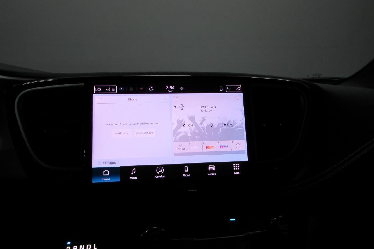 2025 Chrysler Pacifica photo 18