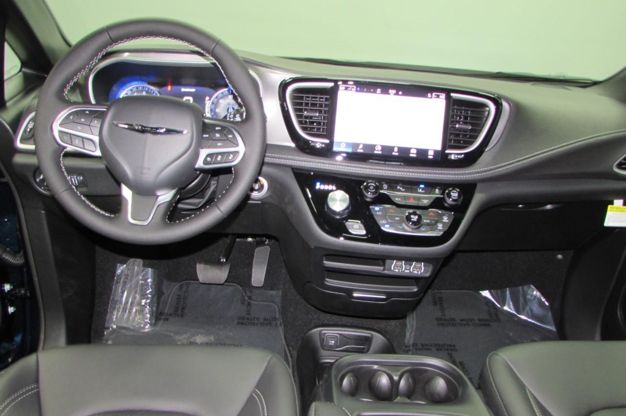 2025 Chrysler Pacifica photo 21