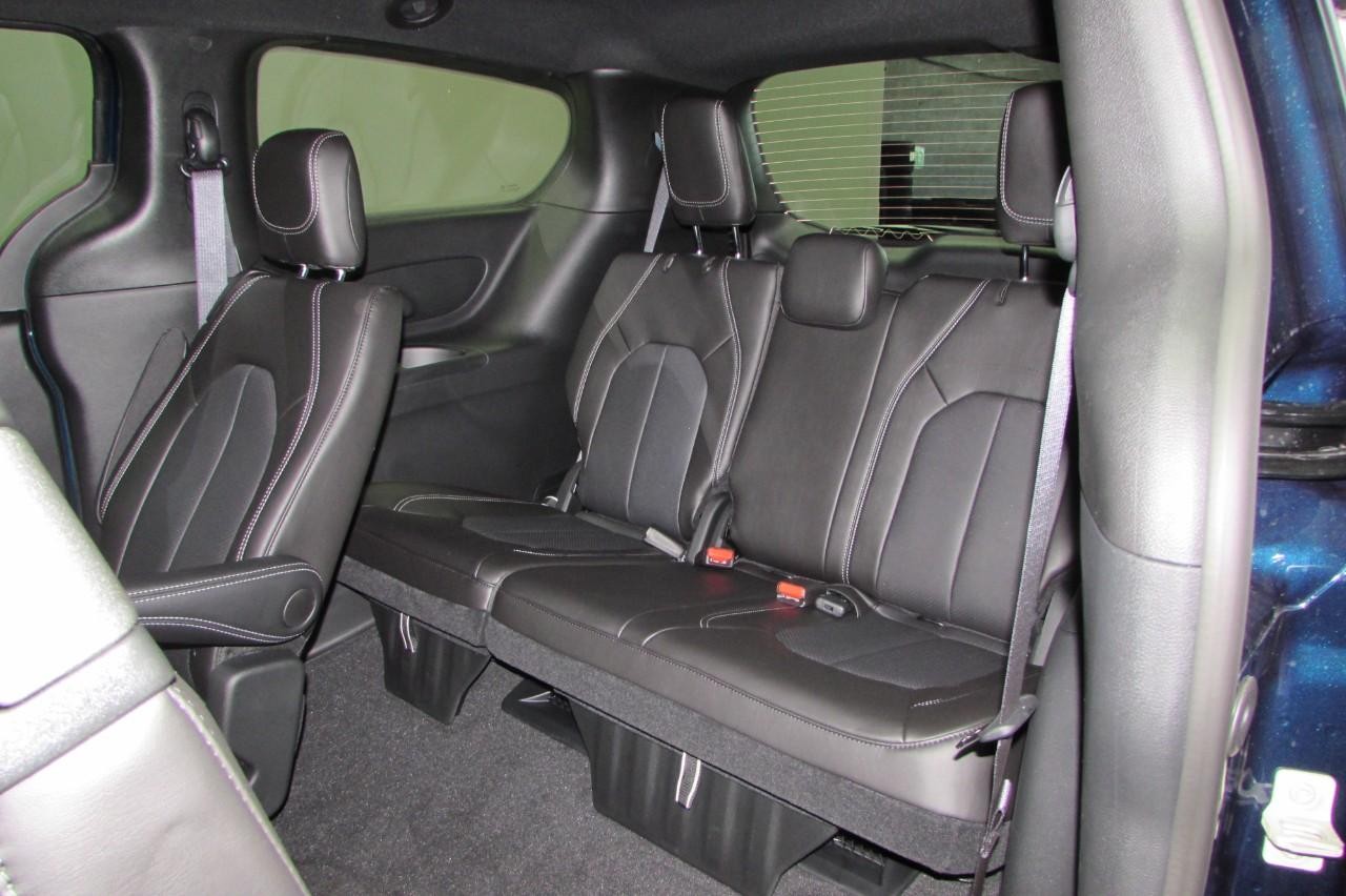 2025 Chrysler Pacifica photo 26