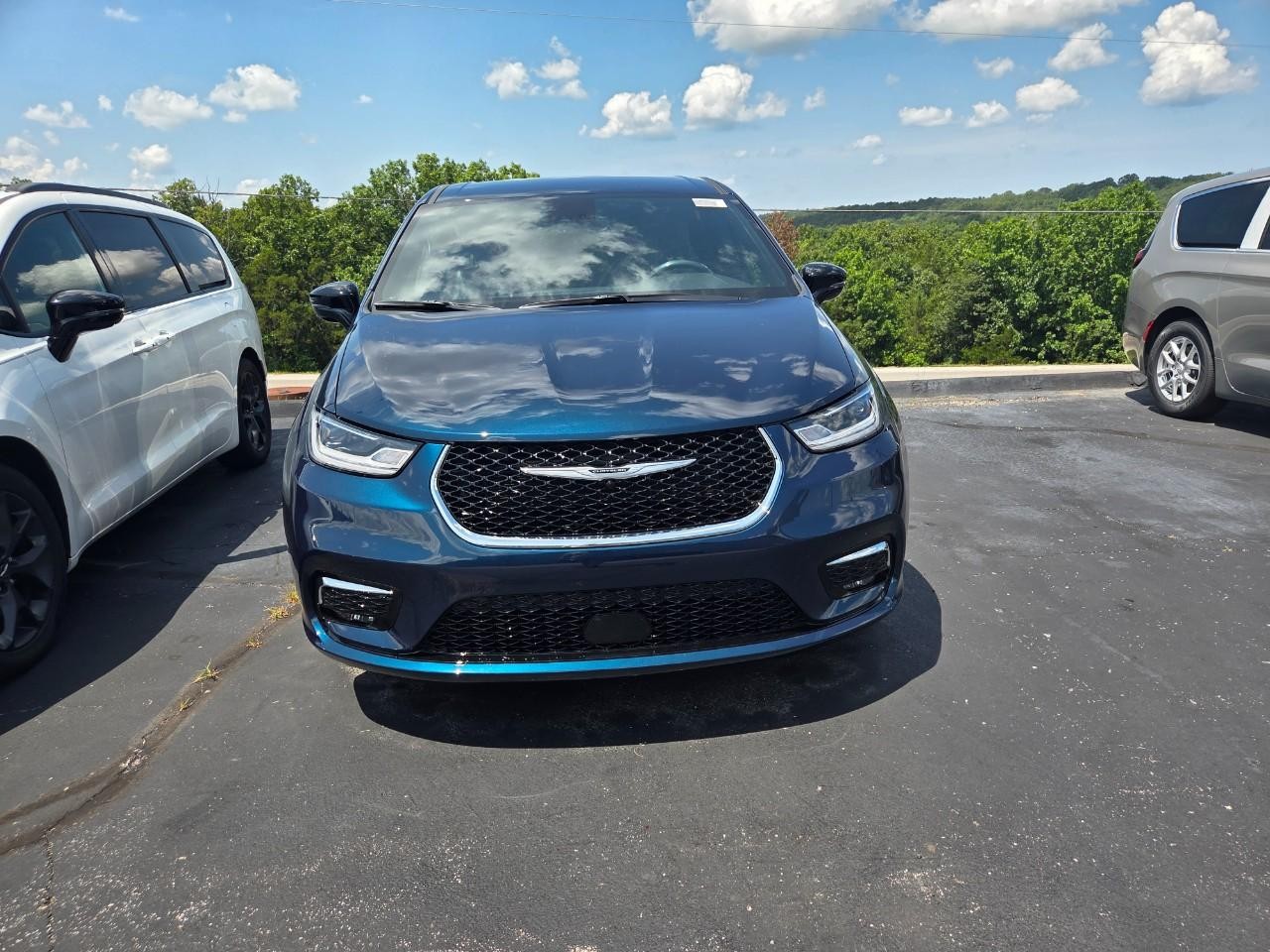 2025 Chrysler Pacifica photo 32