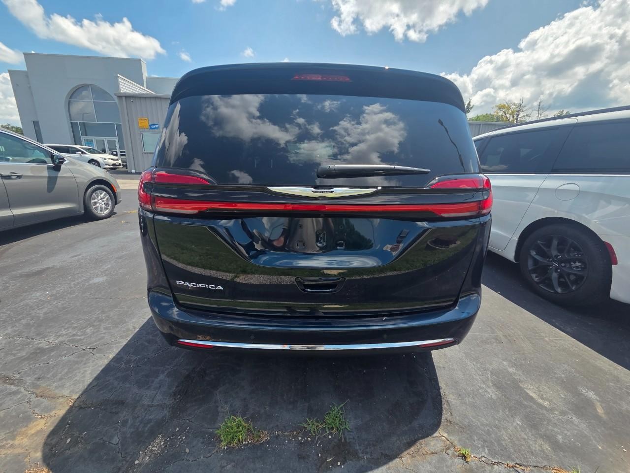 2025 Chrysler Pacifica photo 33