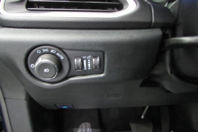 2025 Chrysler Pacifica Select - Photo 13