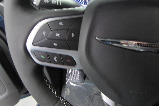 2025 Chrysler Pacifica Select - Photo 15