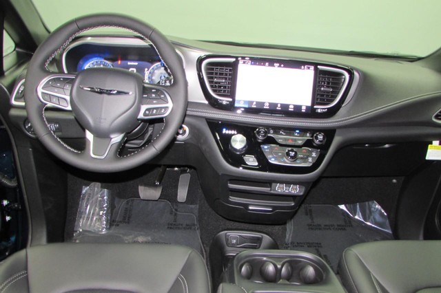2025 Chrysler Pacifica Select - Photo 22