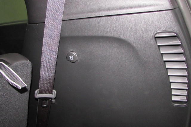 2025 Chrysler Pacifica Select - Photo 31
