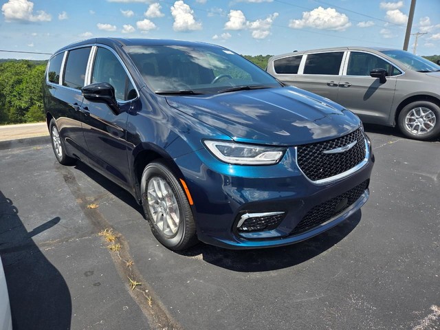 2025 Chrysler Pacifica Select - Photo 33