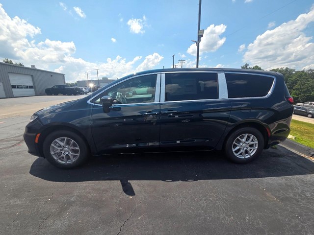 2025 Chrysler Pacifica Select - Photo 34