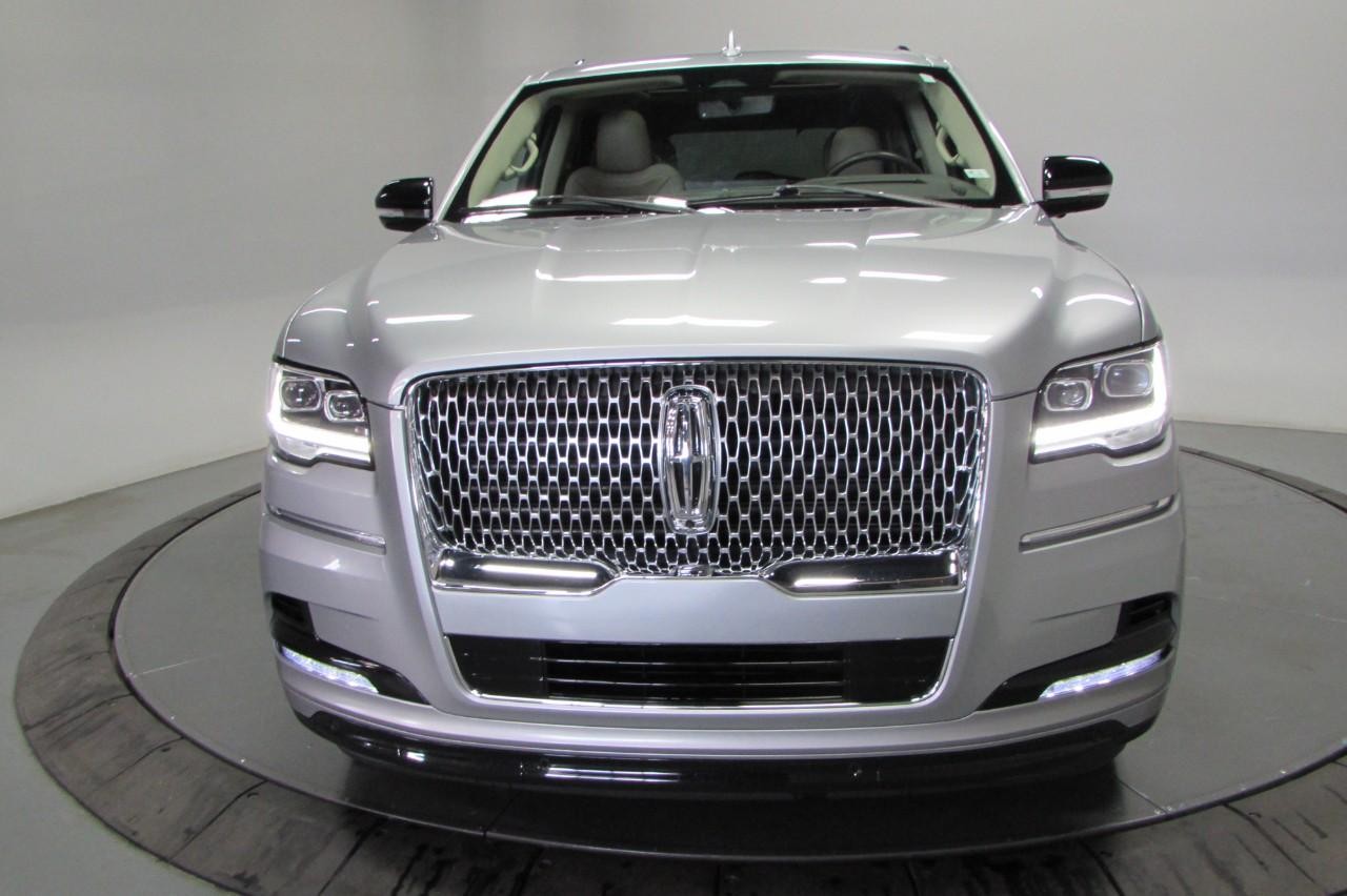 2022 Lincoln Navigator Reserve photo 2